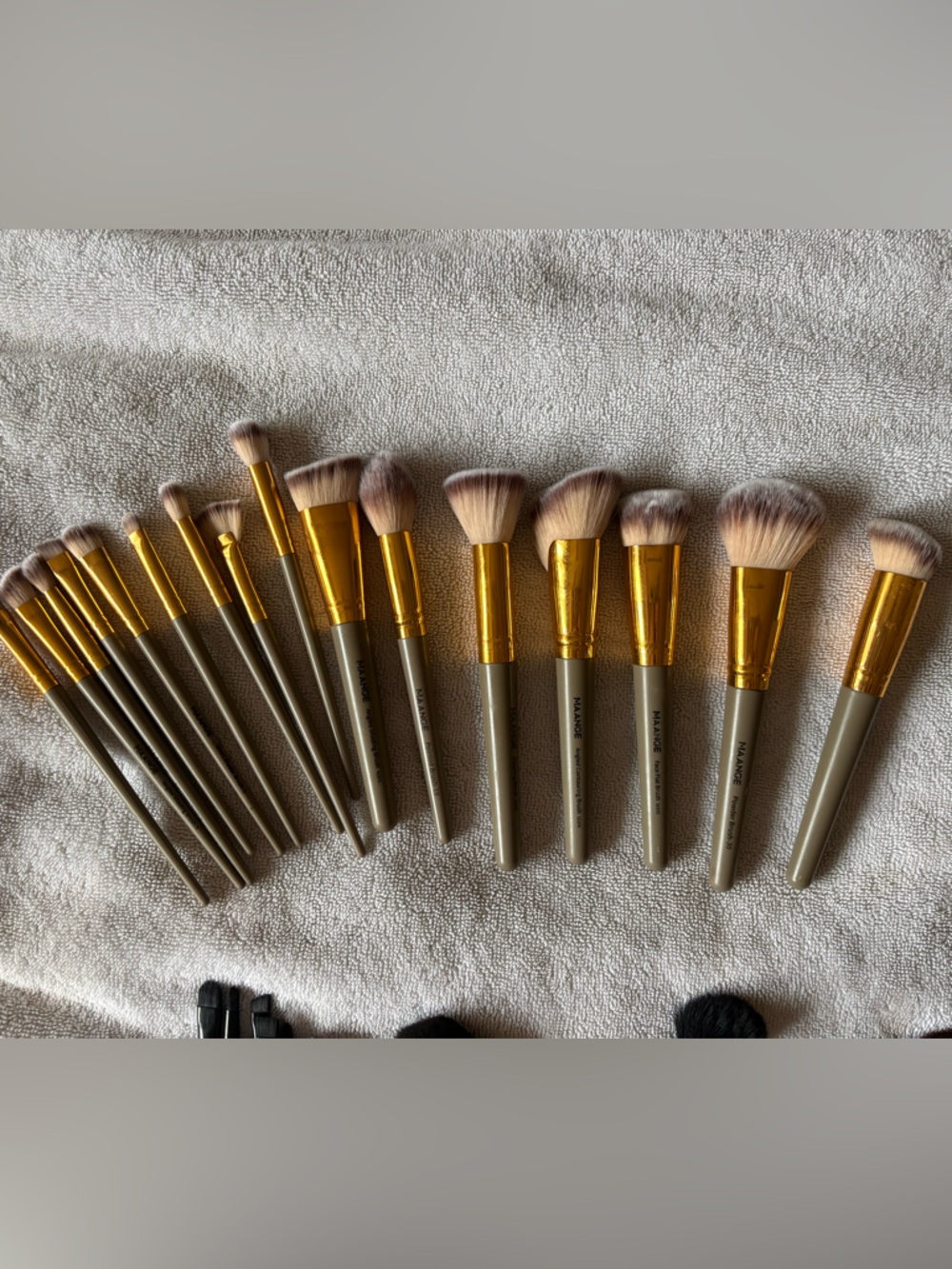 16-Piece Professional Makeup Brush Set